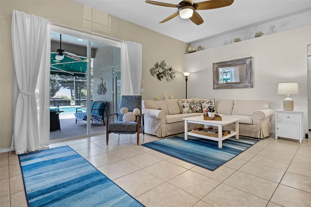 Slide show image of the Orlando Florida Home for Sale 11