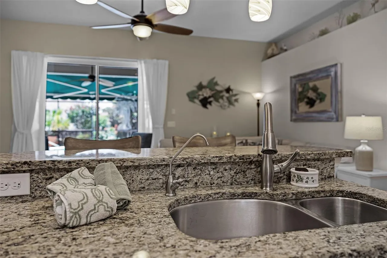 Slide show image of the Orlando Florida Home for Sale 17