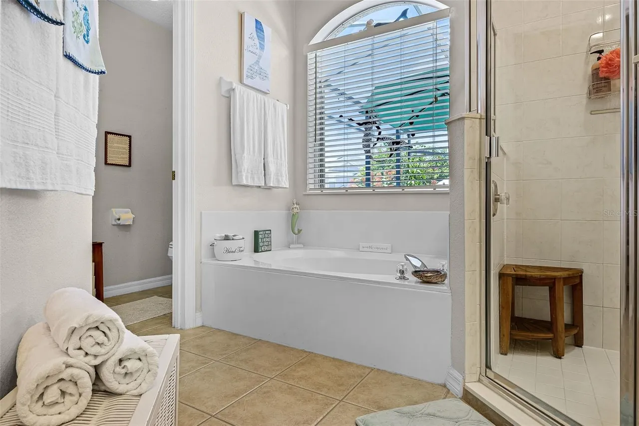 Slide show image of the Orlando Florida Home for Sale 26