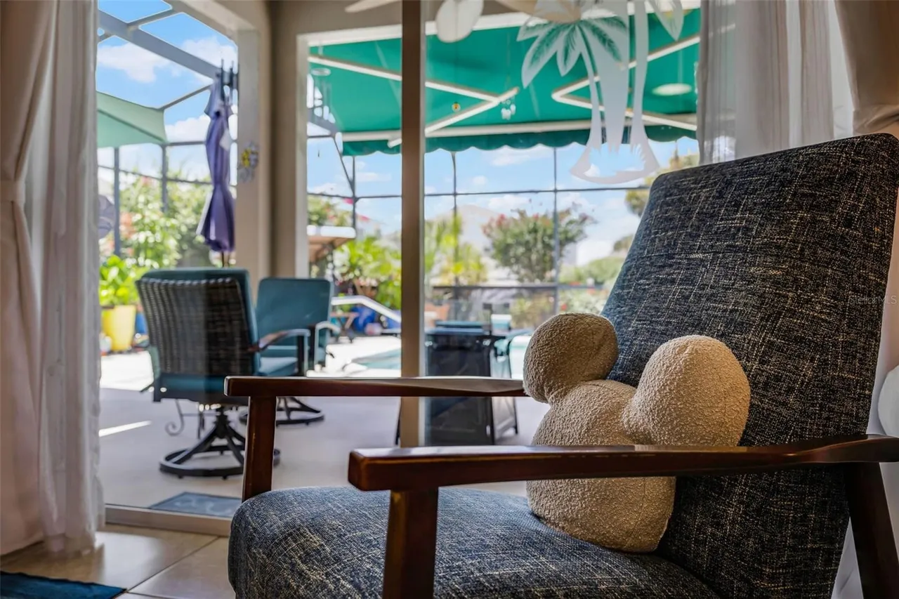 Slide show image of the Orlando Florida Home for Sale 38