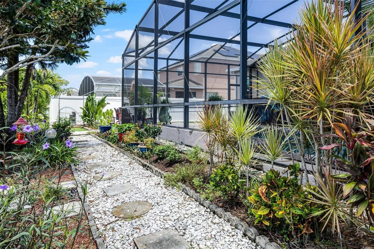 Slide show image of the Orlando Florida Home for Sale 54