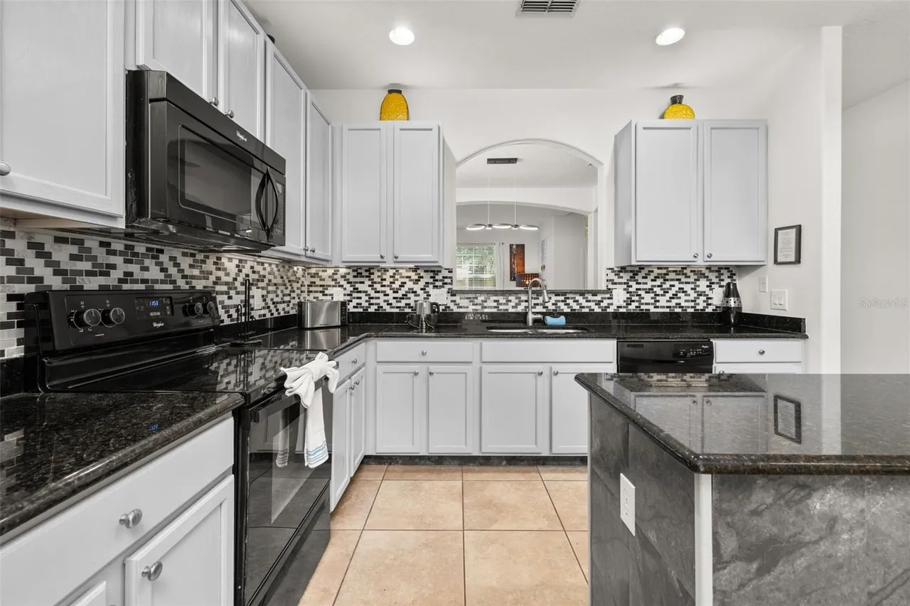 Slide show image of the Orlando Florida Home for Sale 15