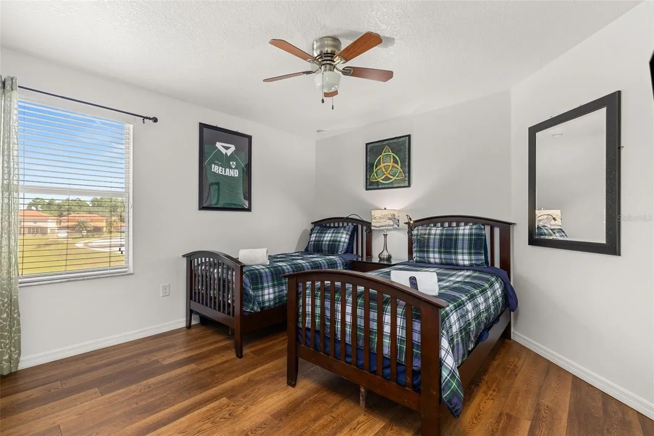 Slide show image of the Orlando Florida Home for Sale 27