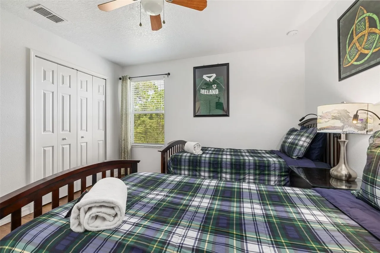 Slide show image of the Orlando Florida Home for Sale 28