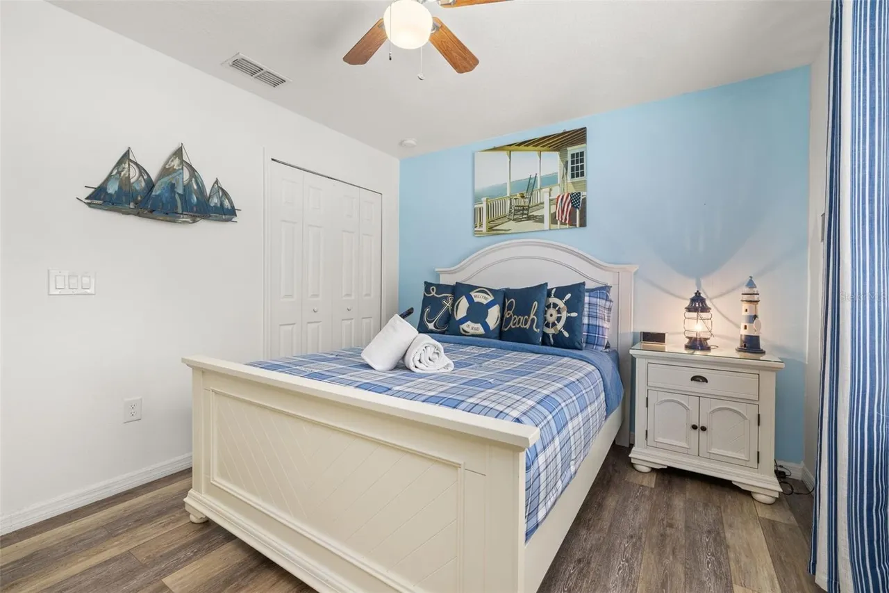 Slide show image of the Orlando Florida Home for Sale 32