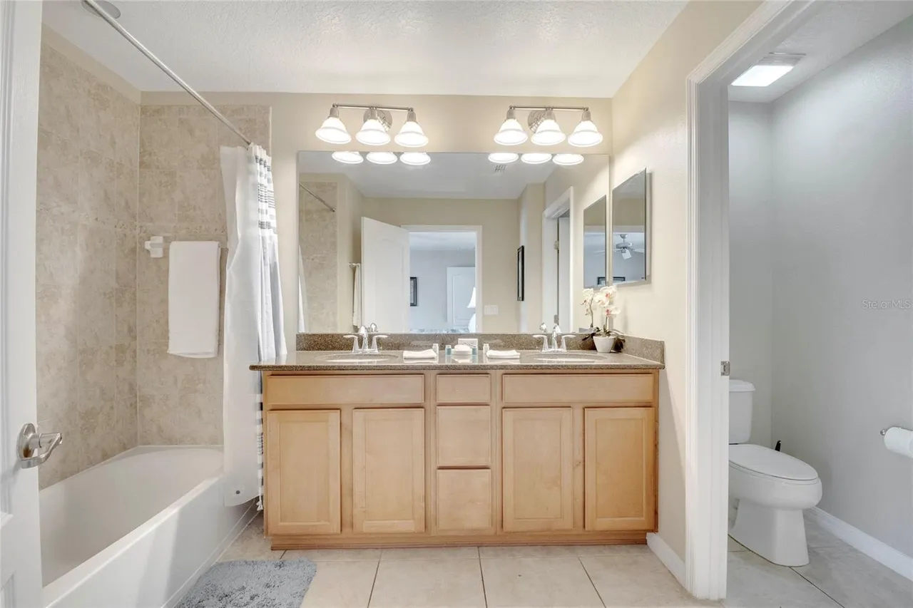 Slide show image of the Orlando Florida Home for Sale 35