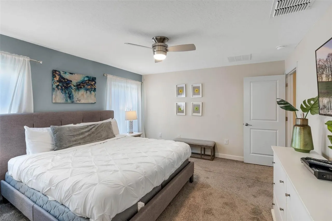 Slide show image of the Orlando Florida Home for Sale 22