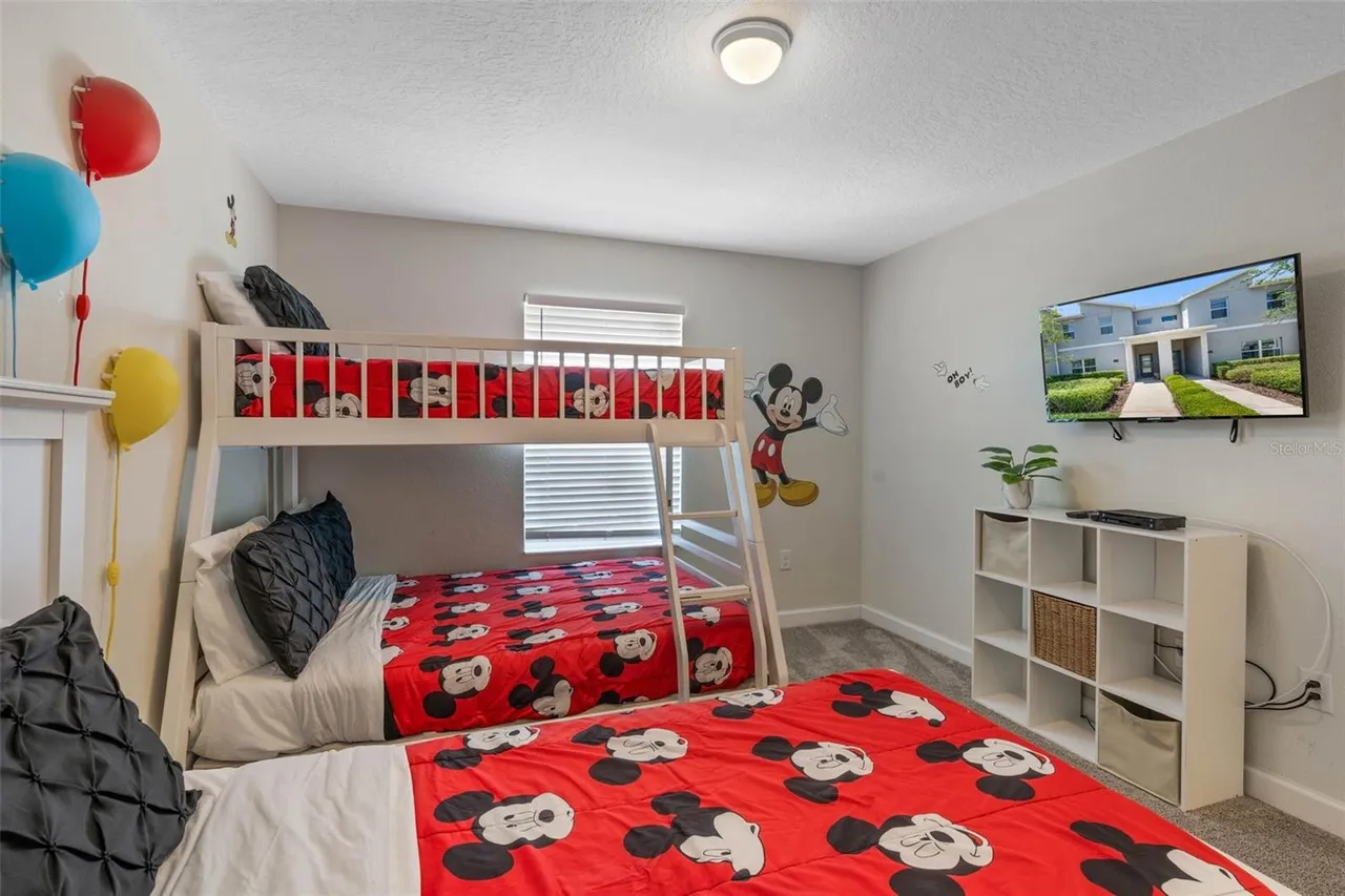 Slide show image of the Orlando Florida Home for Sale 29