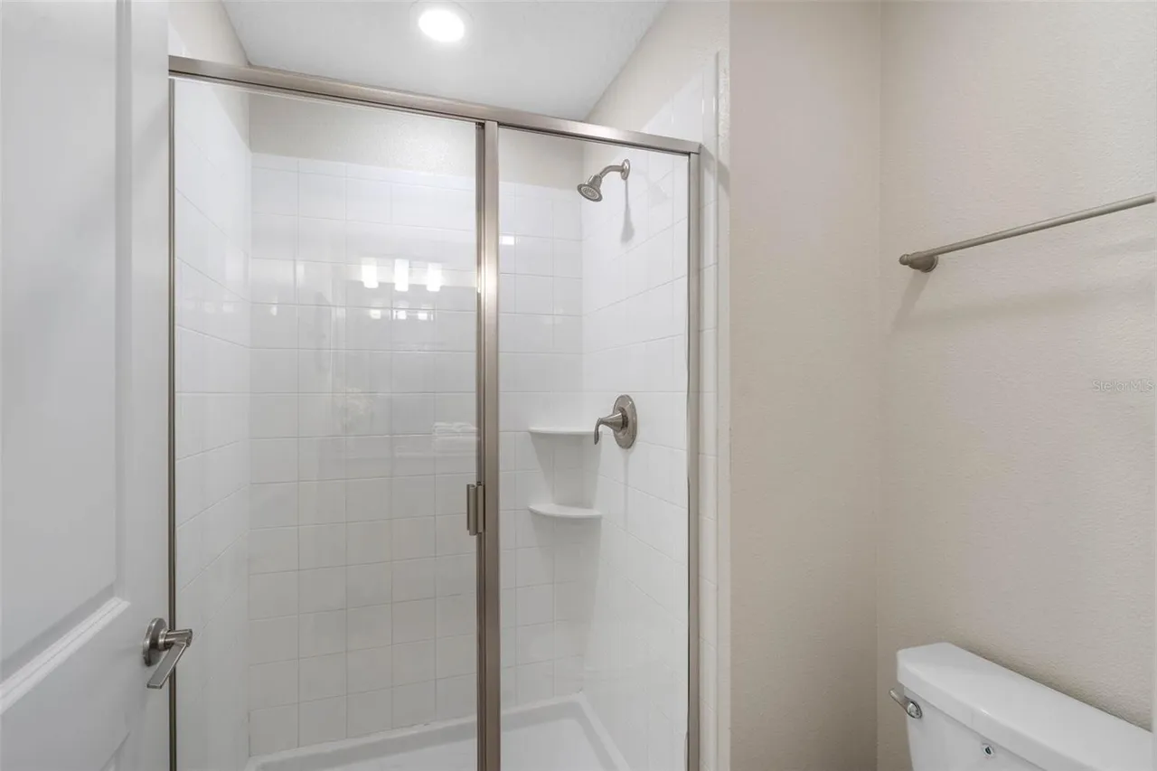 Slide show image of the Orlando Florida Home for Sale 36