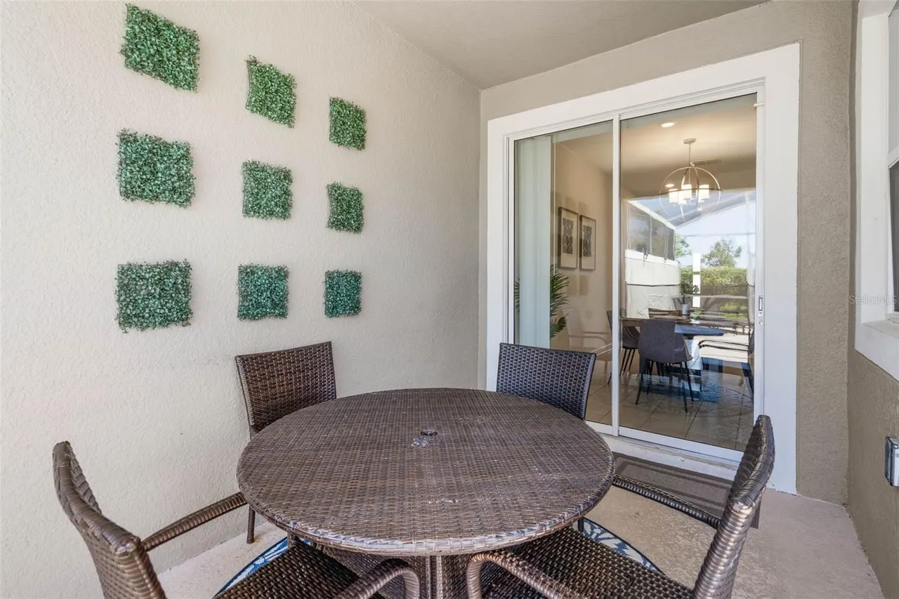 Slide show image of the Orlando Florida Home for Sale 37