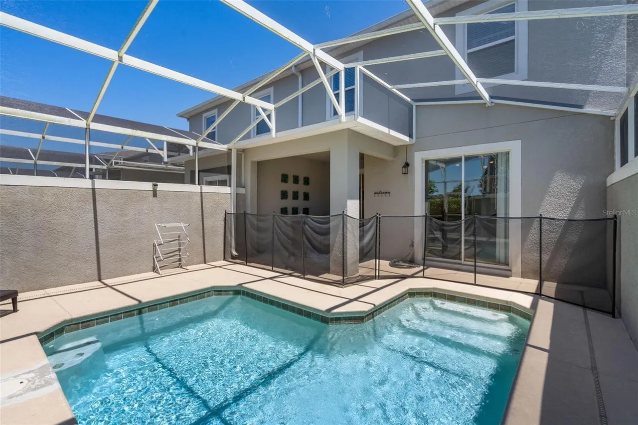 Slide show image of the Orlando Florida Home for Sale 40