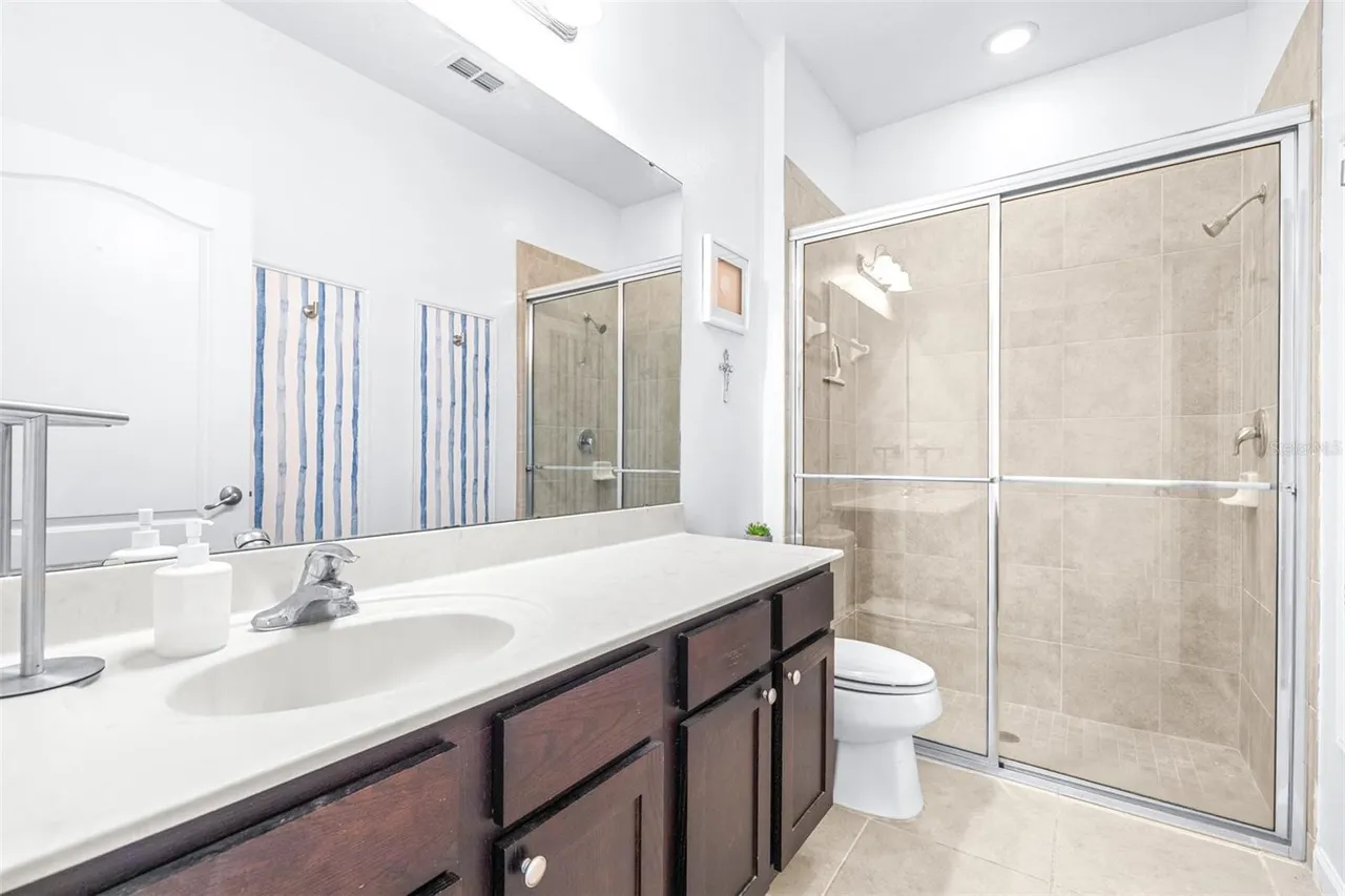 Slide show image of the Orlando Florida Home for Sale 27