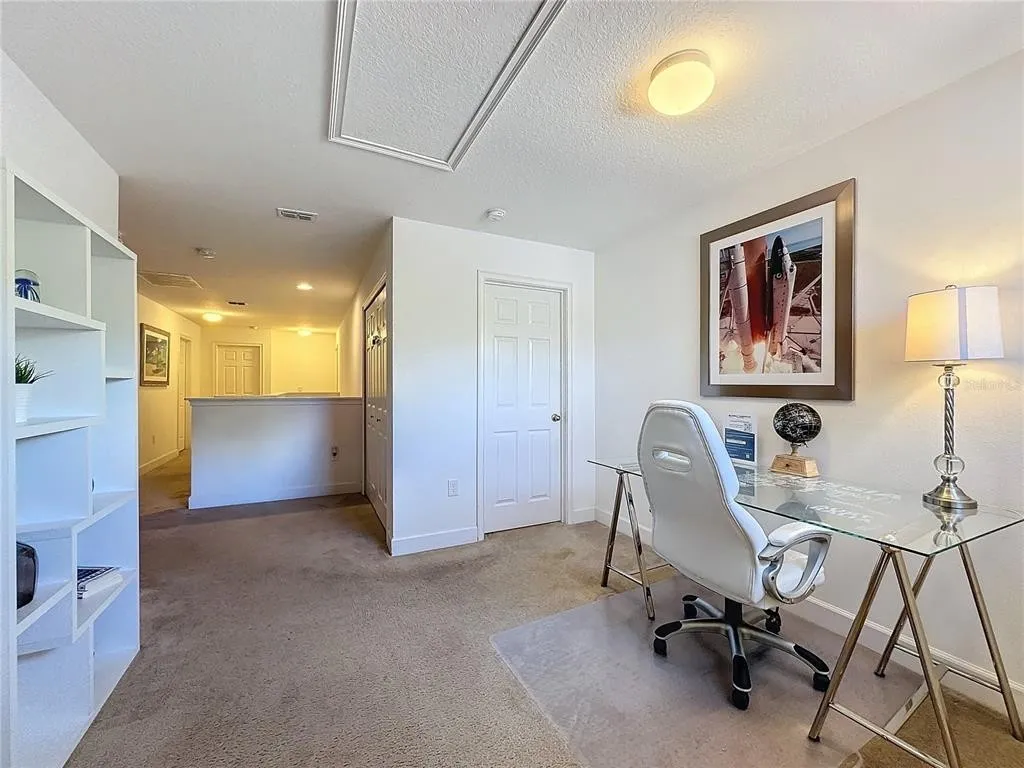 Slide show image of the Orlando Florida Home for Sale 33