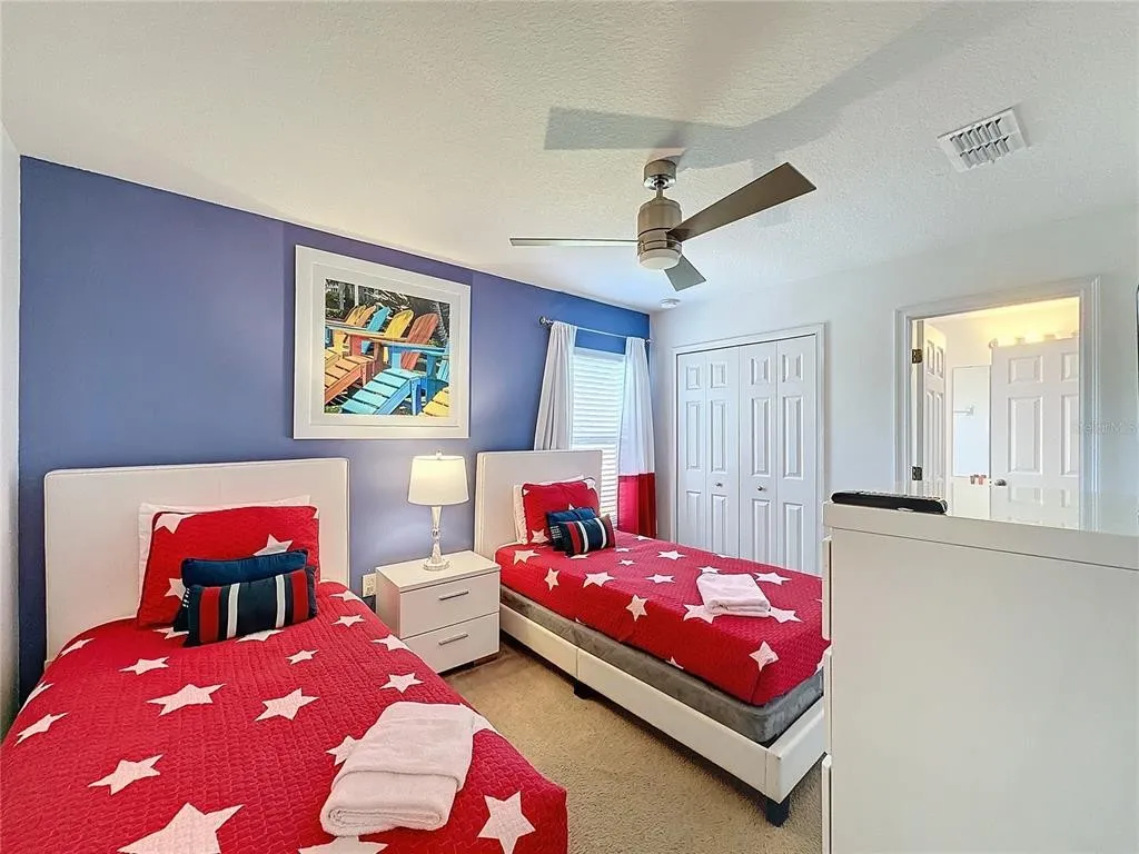 Slide show image of the Orlando Florida Home for Sale 43