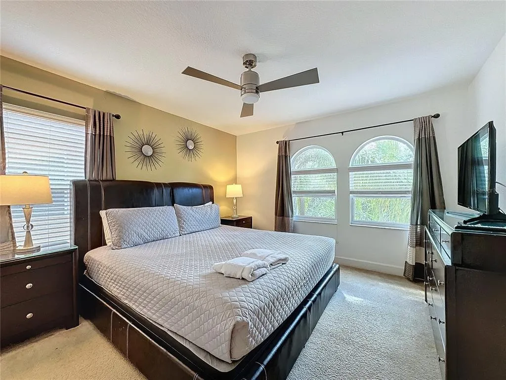 Slide show image of the Orlando Florida Home for Sale 50