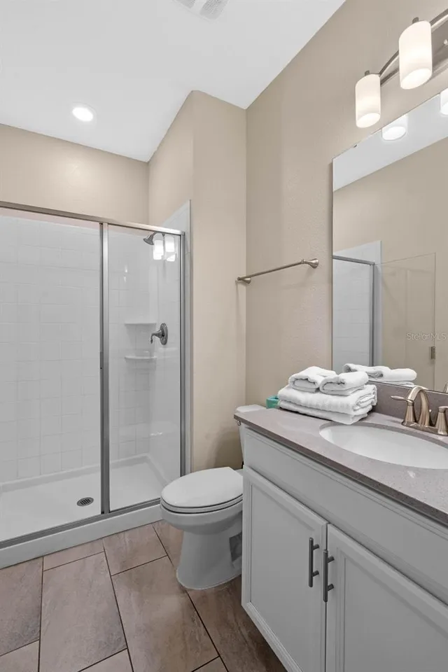 Slide show image of the Orlando Florida Home for Sale 17