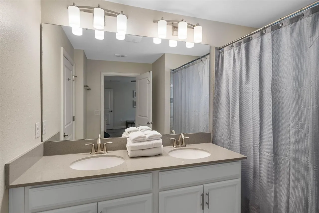 Slide show image of the Orlando Florida Home for Sale 25