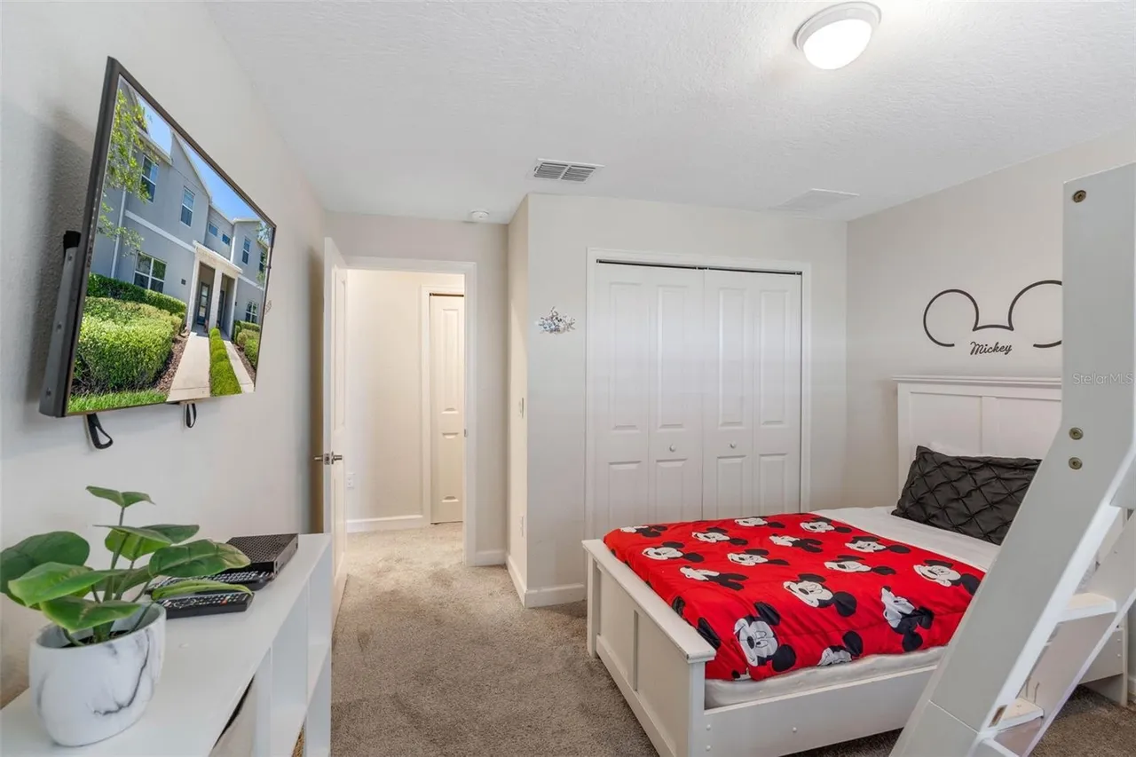 Slide show image of the Orlando Florida Home for Sale 28