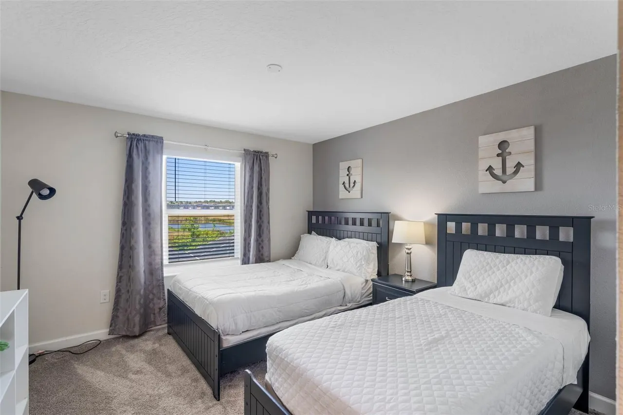 Slide show image of the Orlando Florida Home for Sale 30