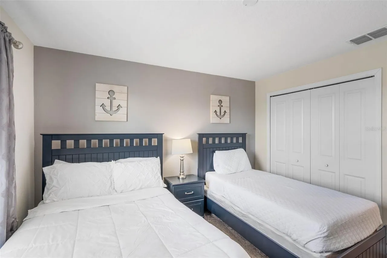 Slide show image of the Orlando Florida Home for Sale 31