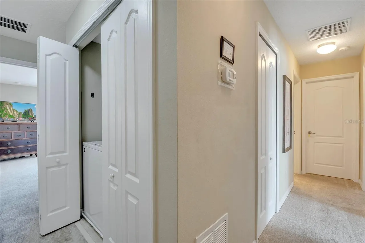 Slide show image of the Orlando Florida Home for Sale 38