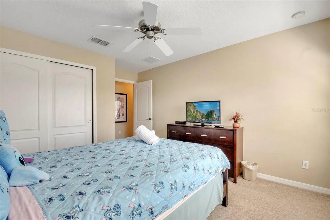 Slide show image of the Orlando Florida Home for Sale 41