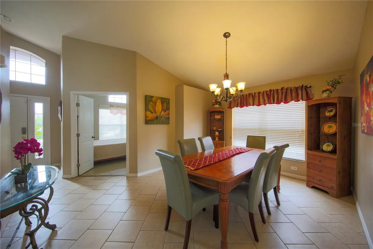 Slide show image of the Orlando Florida Home for Sale 10