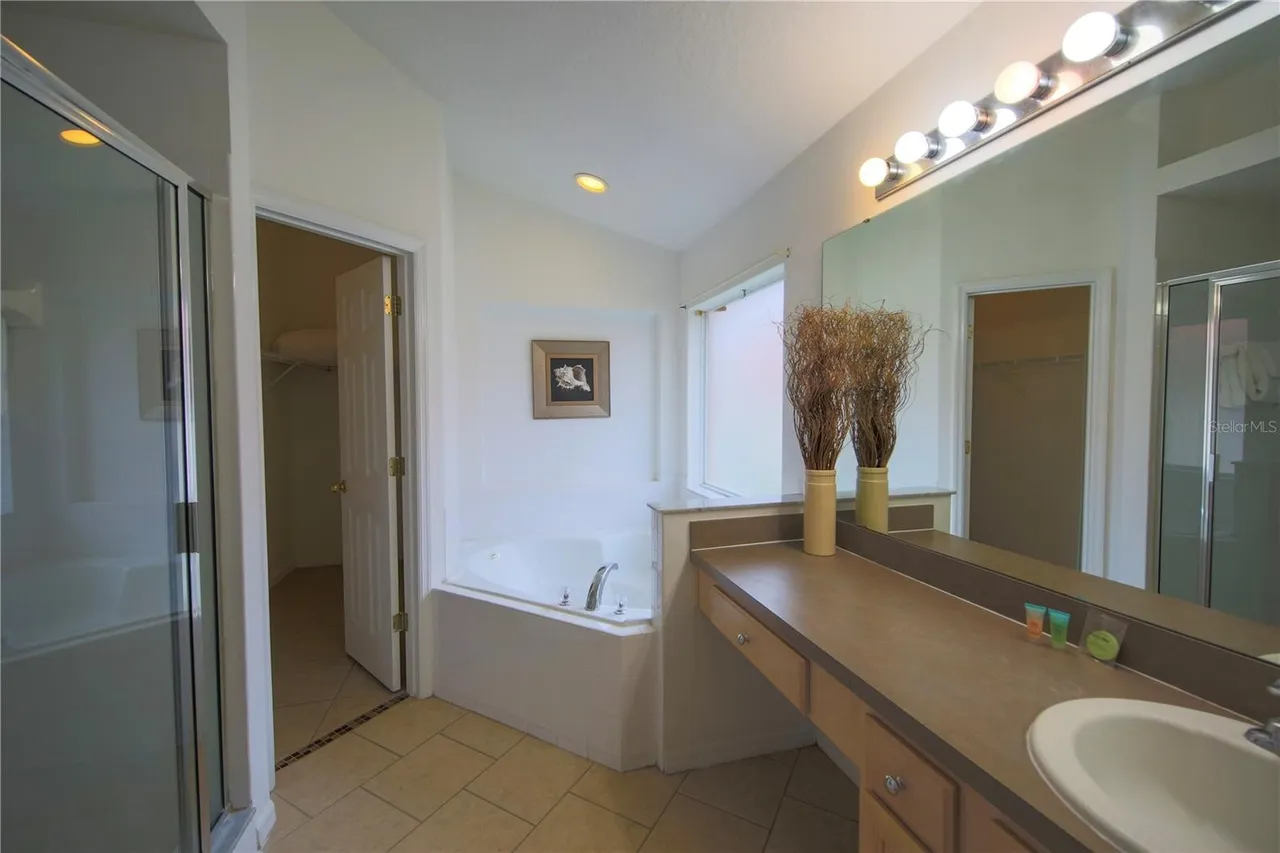 Slide show image of the Orlando Florida Home for Sale 13