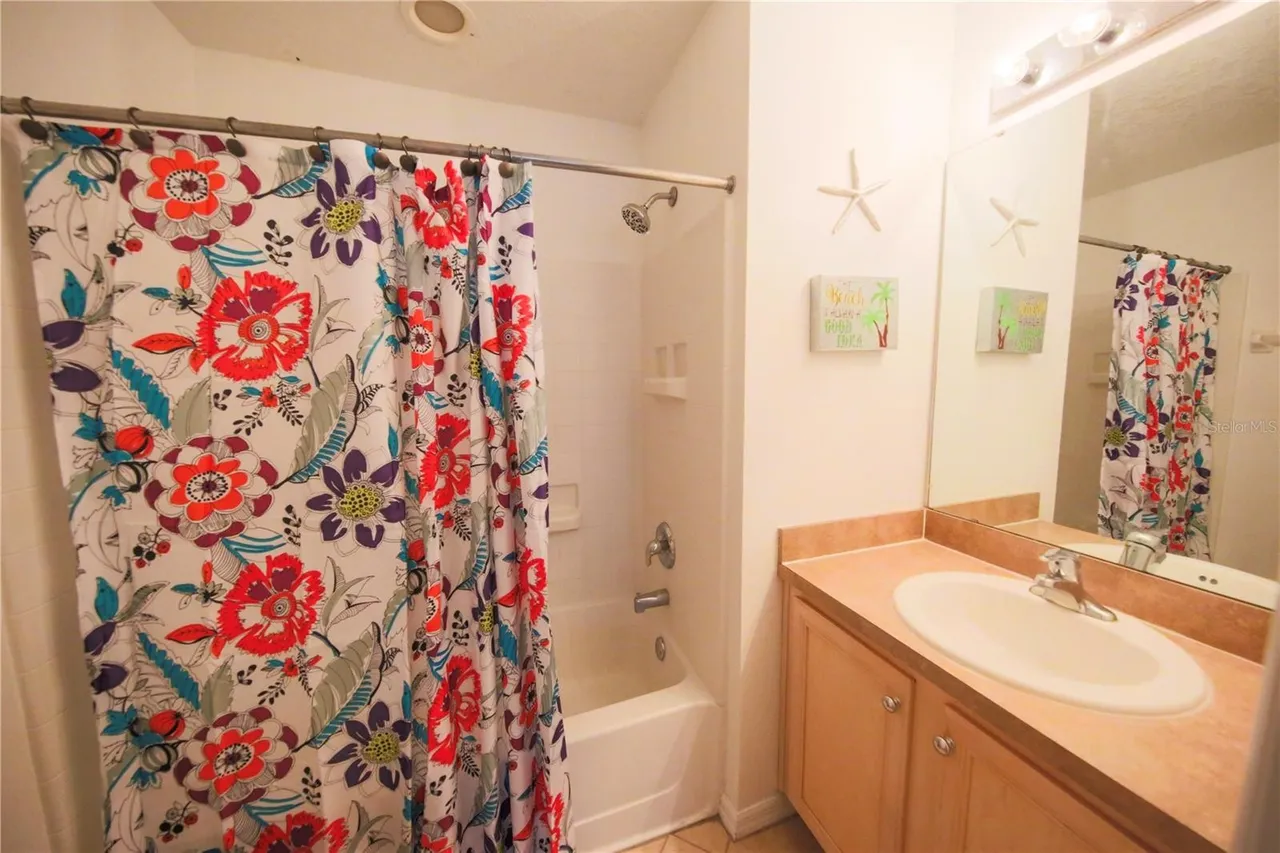 Slide show image of the Orlando Florida Home for Sale 18