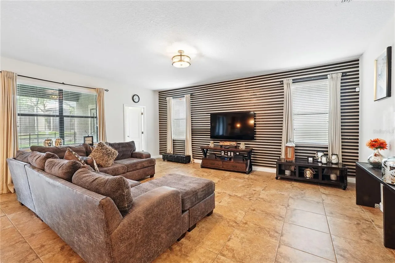 Slide show image of the Orlando Florida Home for Sale 08