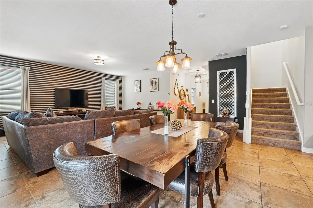 Slide show image of the Orlando Florida Home for Sale 12