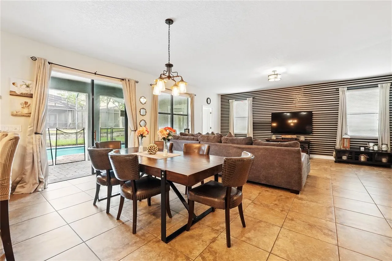 Slide show image of the Orlando Florida Home for Sale 13