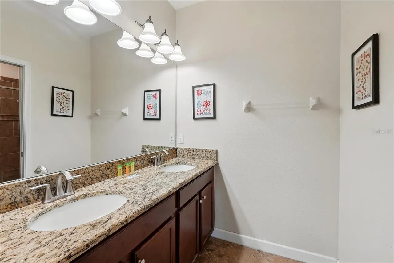 Slide show image of the Orlando Florida Home for Sale 25