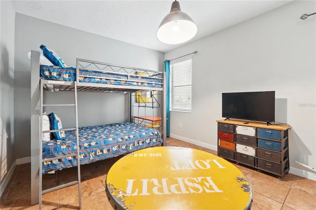 Slide show image of the Orlando Florida Home for Sale 27