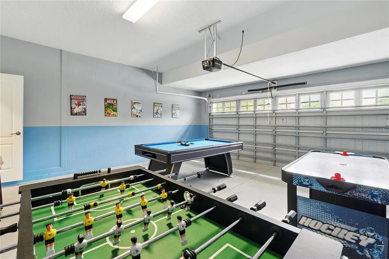 Slide show image of the Orlando Florida Home for Sale 38