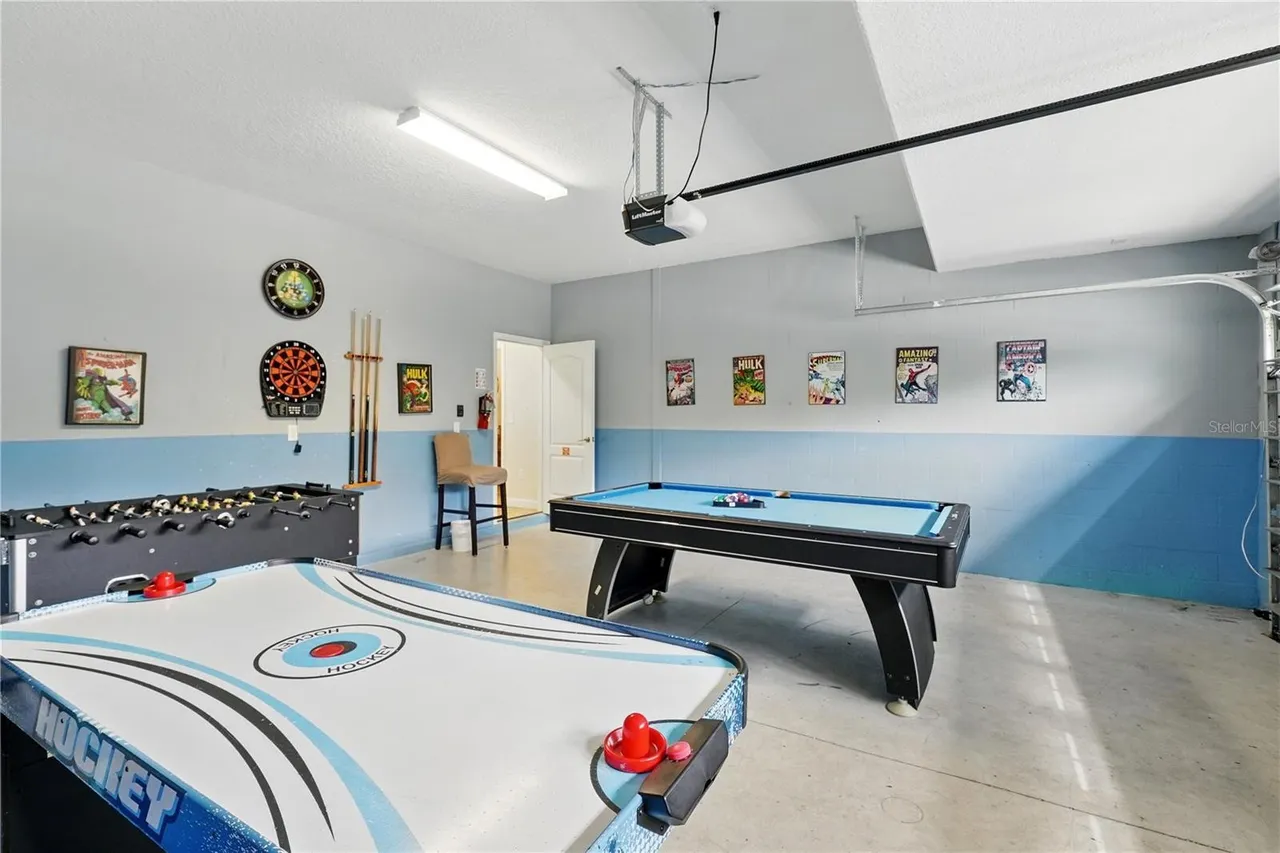 Slide show image of the Orlando Florida Home for Sale 39