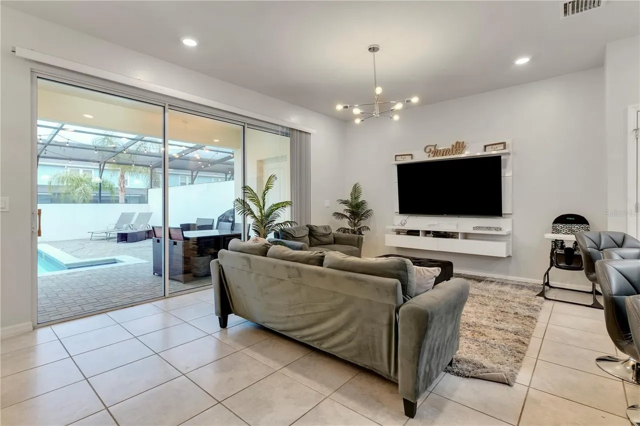 Slide show image of the Orlando Florida Home for Sale 04