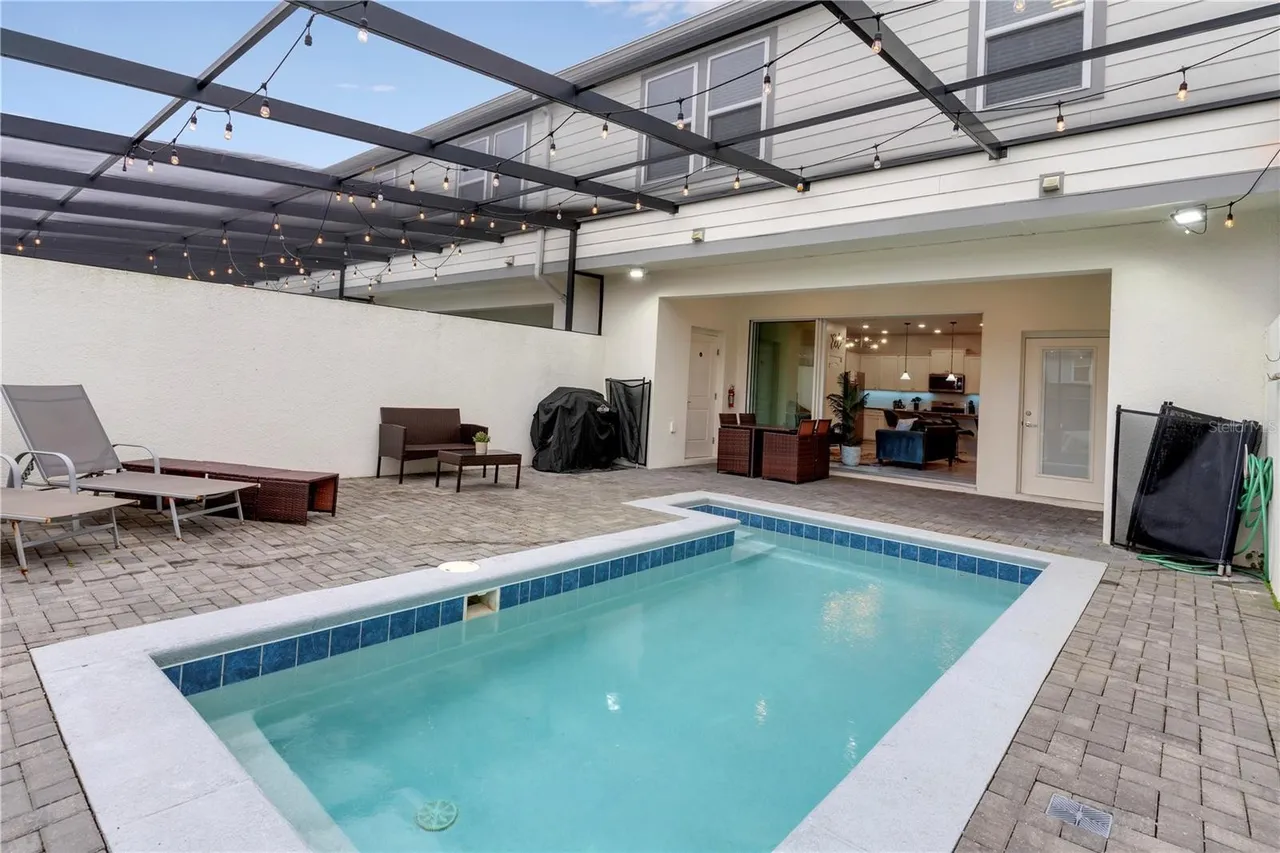Slide show image of the Orlando Florida Home for Sale 09