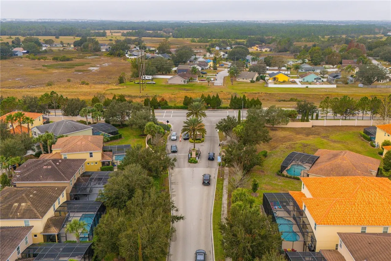 Slide show image of the Orlando Florida Home for Sale 46