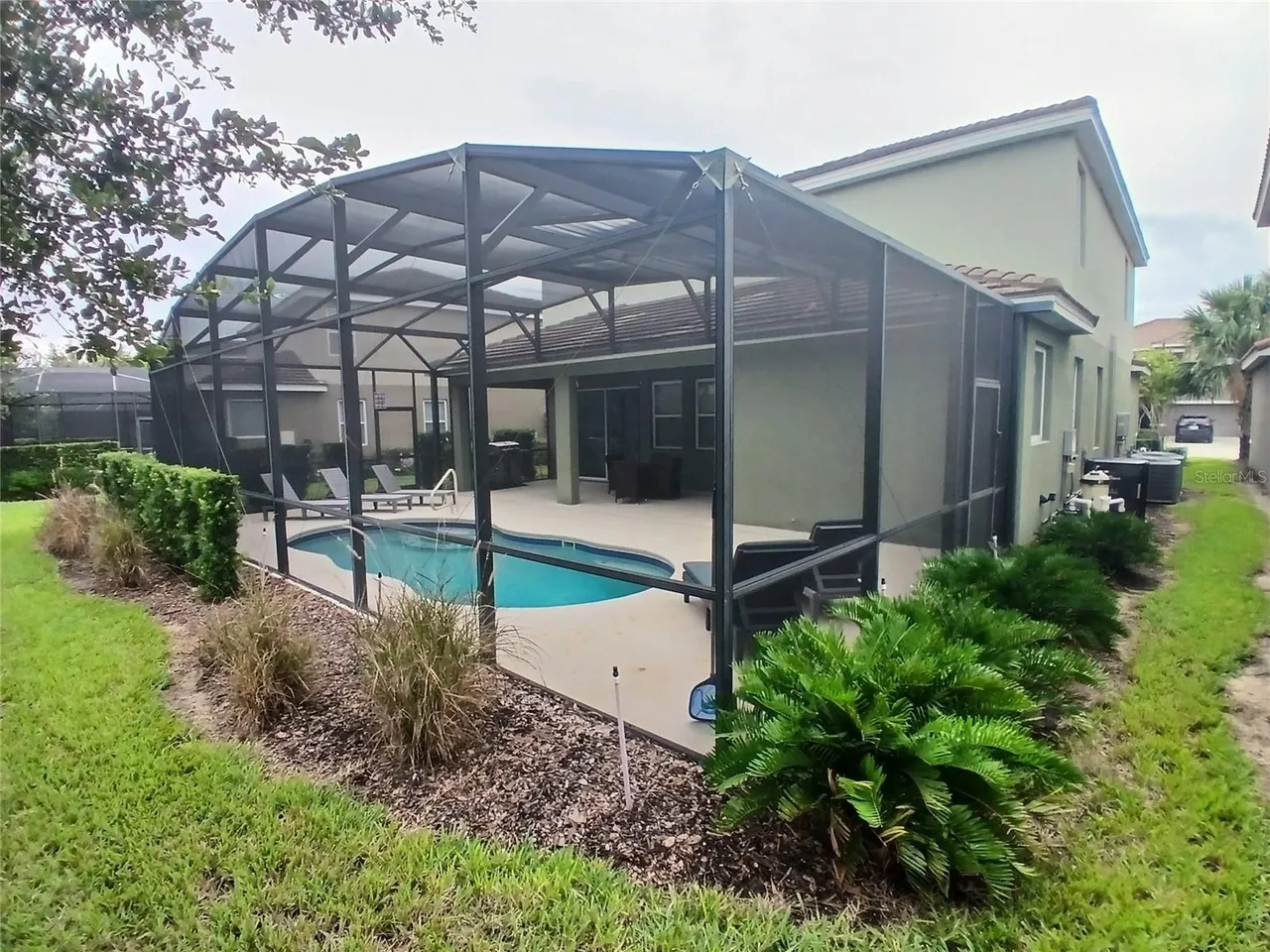 Slide show image of the Orlando Florida Home for Sale 46