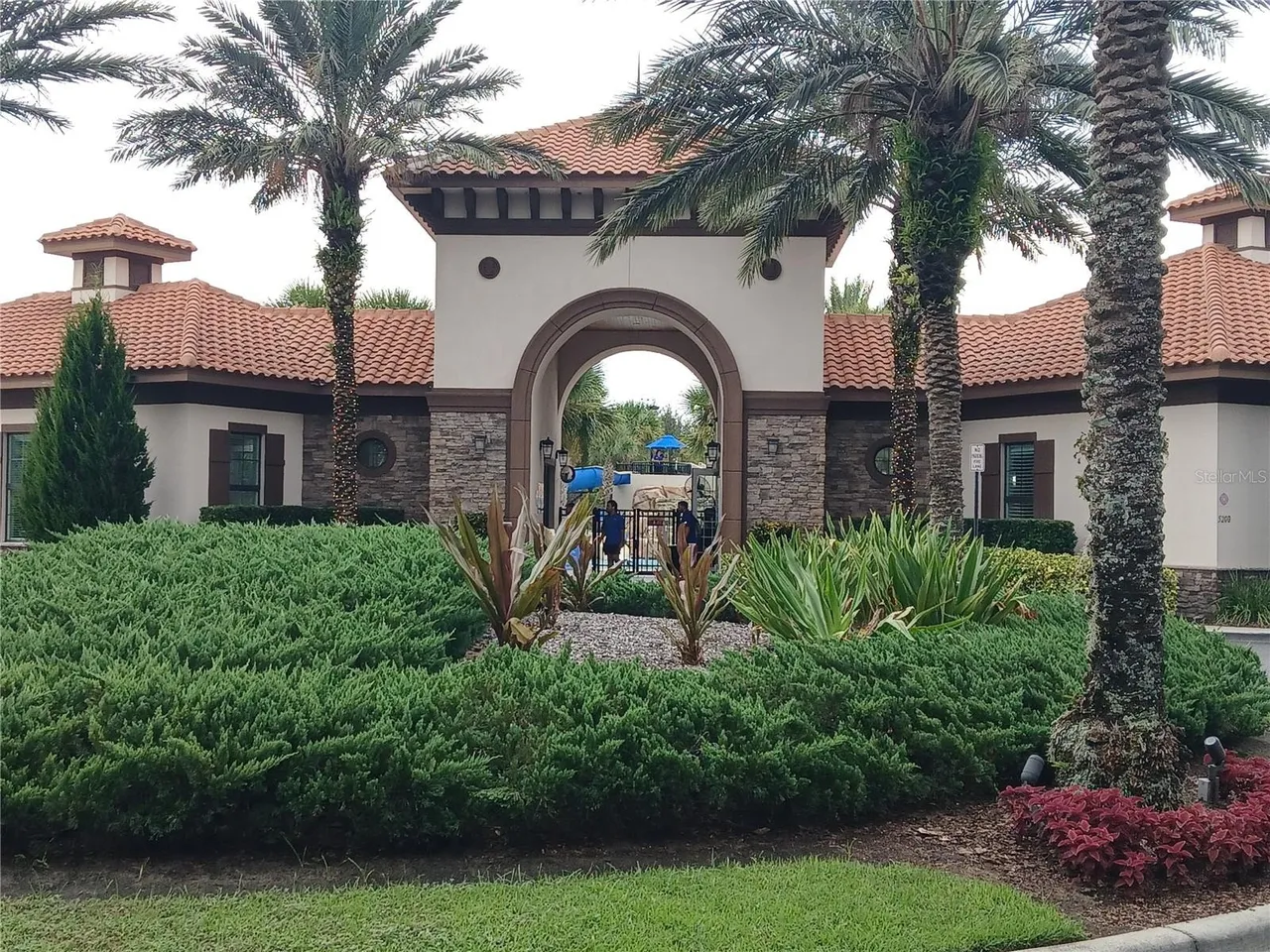 Slide show image of the Orlando Florida Home for Sale 70