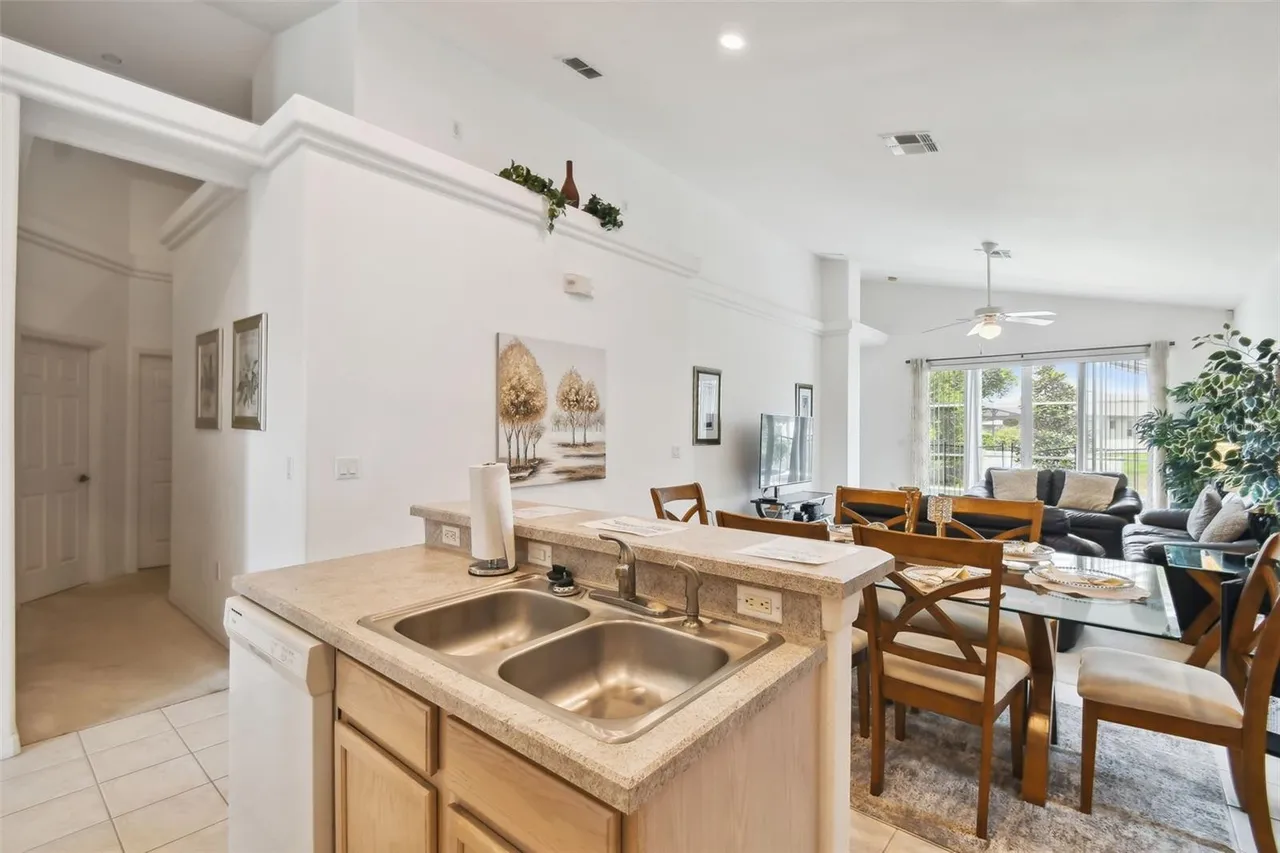 Slide show image of the Orlando Florida Home for Sale 11