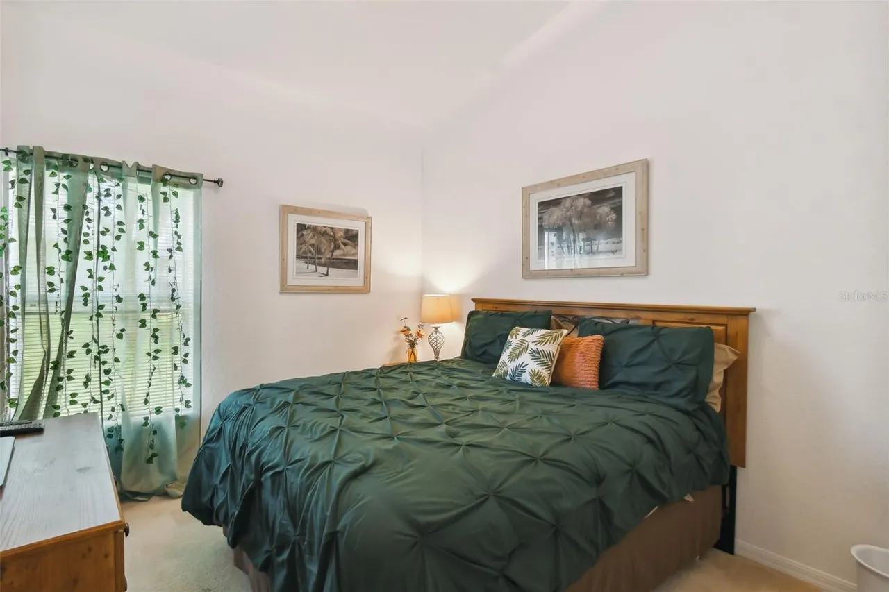 Slide show image of the Orlando Florida Home for Sale 39