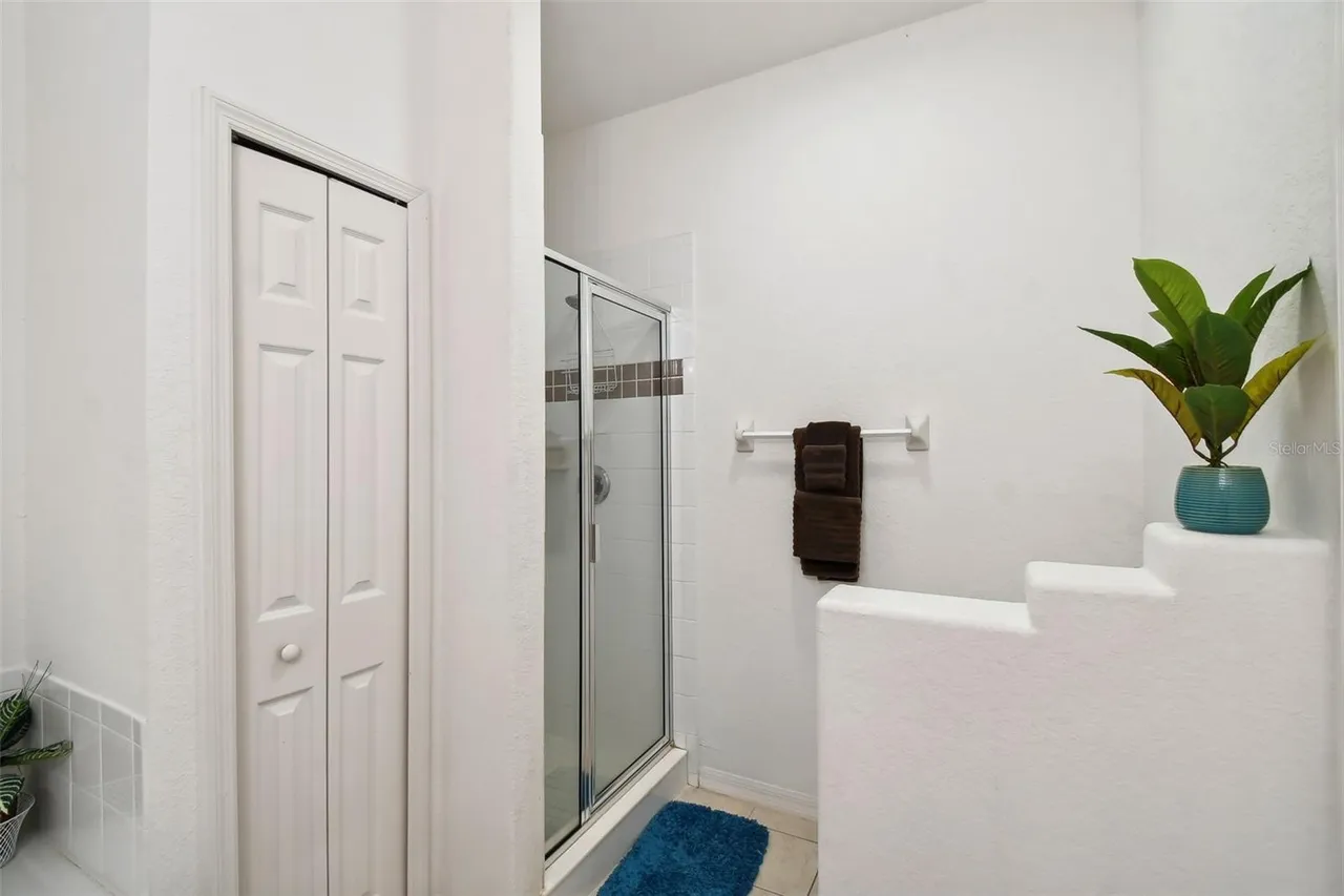 Slide show image of the Orlando Florida Home for Sale 50