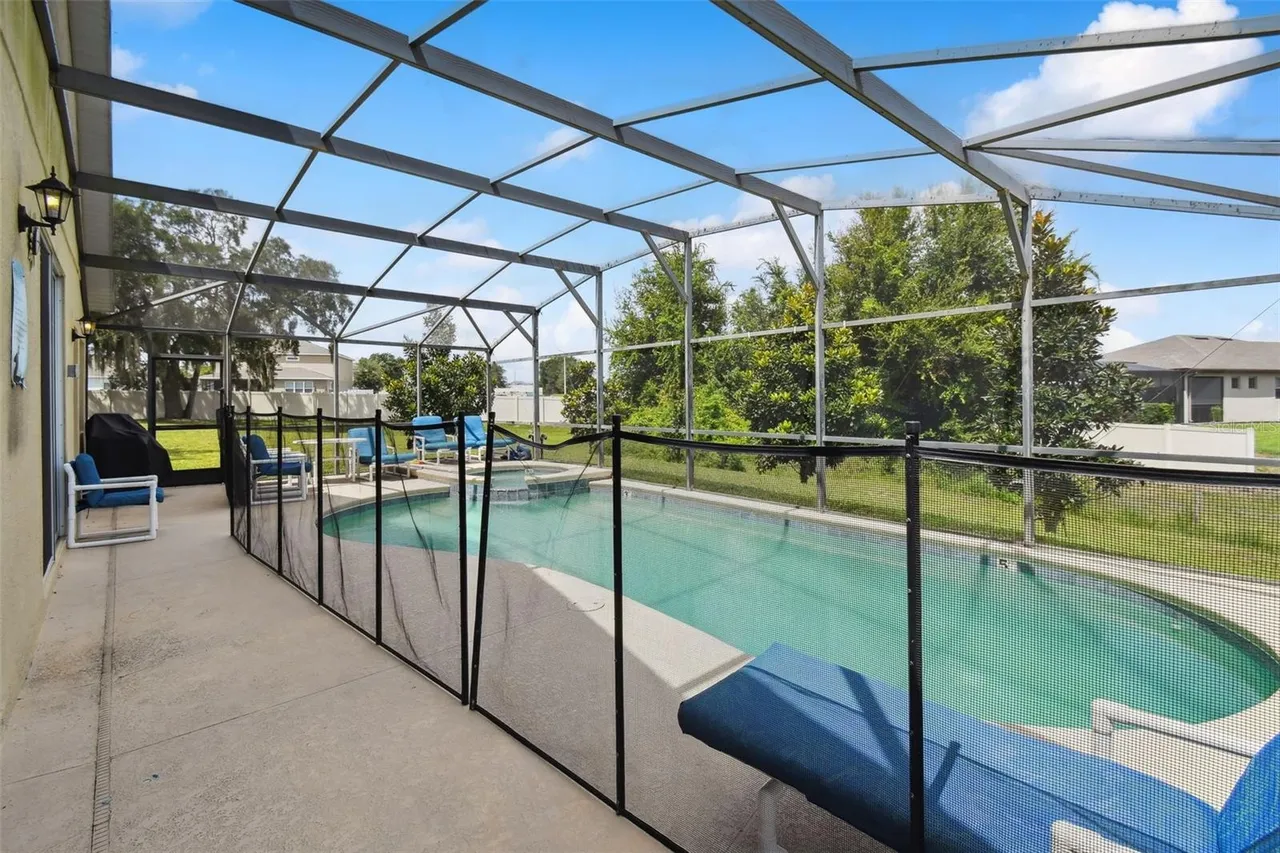 Slide show image of the Orlando Florida Home for Sale 61