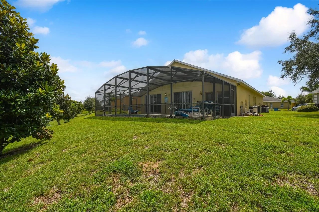 Slide show image of the Orlando Florida Home for Sale 63