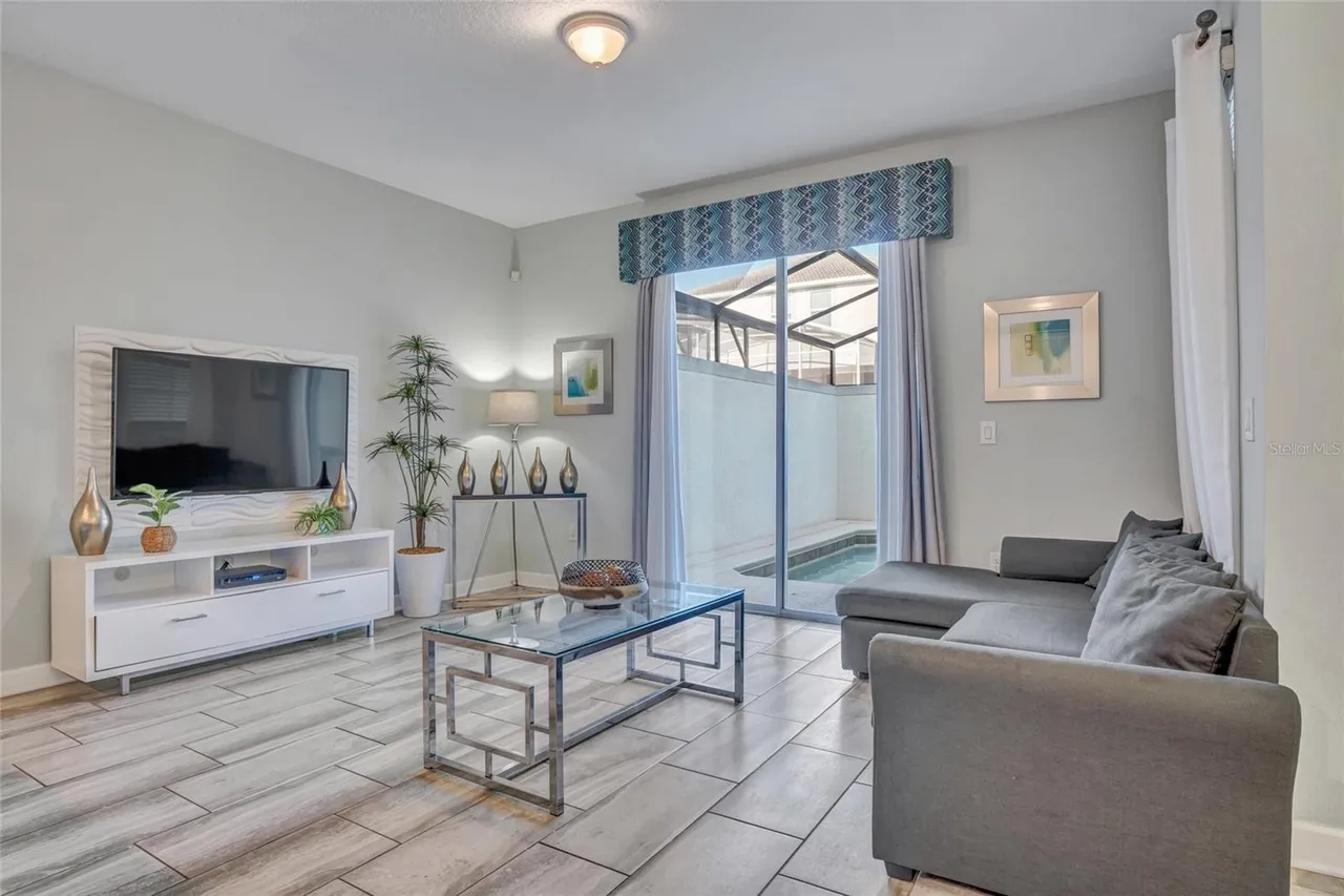 Slide show image of the Orlando Florida Home for Sale 11