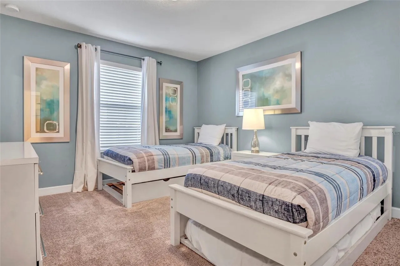 Slide show image of the Orlando Florida Home for Sale 19