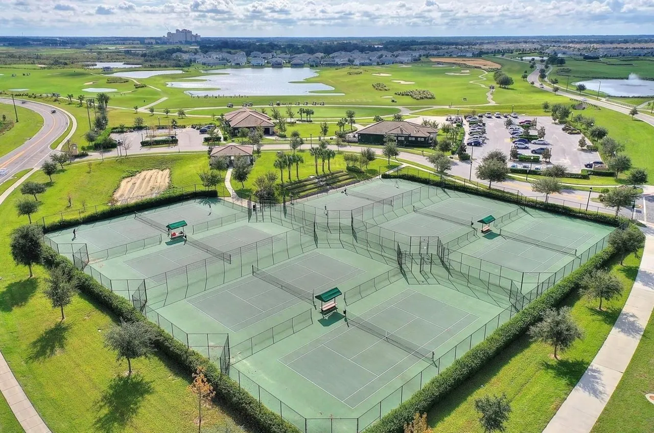 Slide show image of the Orlando Florida Home for Sale 33