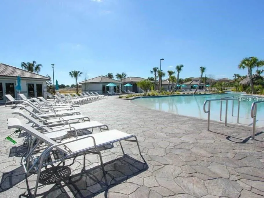 Slide show image of the Orlando Florida Home for Sale 37